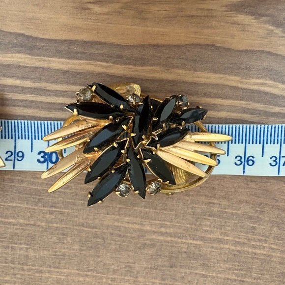 Vintage gold tone brooch set - Picture 2 of 5